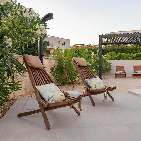 I-lux - For - Homes Vila *